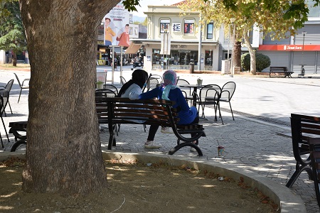 Κομοτηνή: Δεκαεπτάχρονες μουσουλμάνες μαθήτριες βάζουν στόχους: Σπουδές, εργασία και οικογένεια