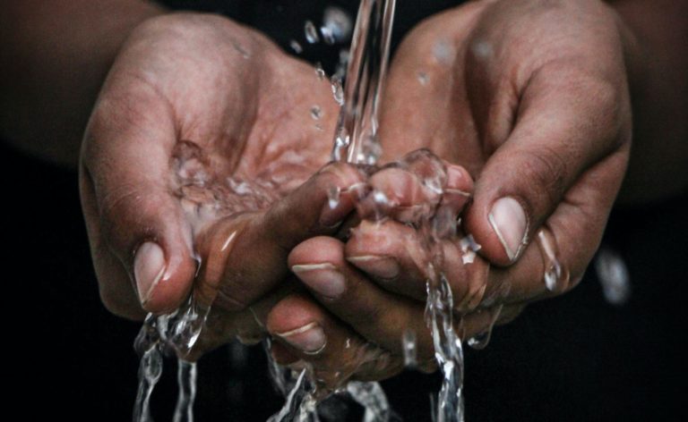 Βρετανία – Λογαριασμοί νερού: 33% περισσότερα τα νοικοκυριά που δυσκολεύονται να τους εξοφλήσουν