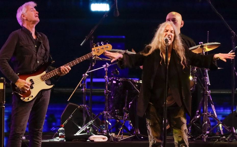 Η πανκ ποιήτρια Patti Smith (Πάττη Σμιθ) λέει ότι η συγγραφή είναι η «βασική» μορφή της τέχνης της