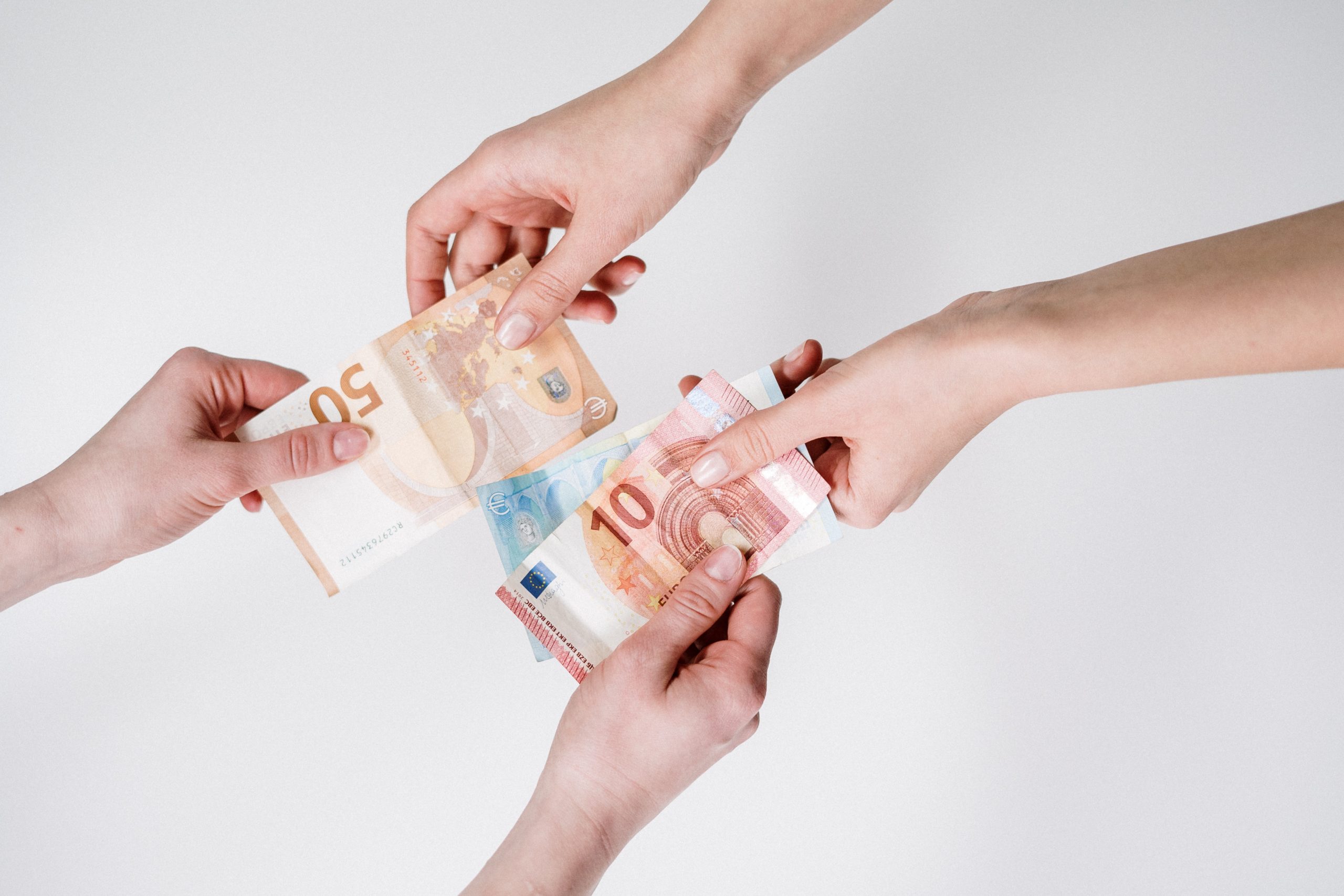 Στο «τραπέζι» ρυθμίσεις δανείων και αναπροσαρμογή τιμολογιακής πολιτικής – Ενίσχυση 800 εκατ. ευρώ τον Δεκέμβριο