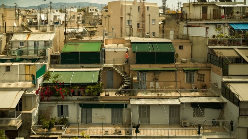 «Πολυκατοικία»: Υβριδική έκθεση στην Ελληνοαμερικανική  Ένωση