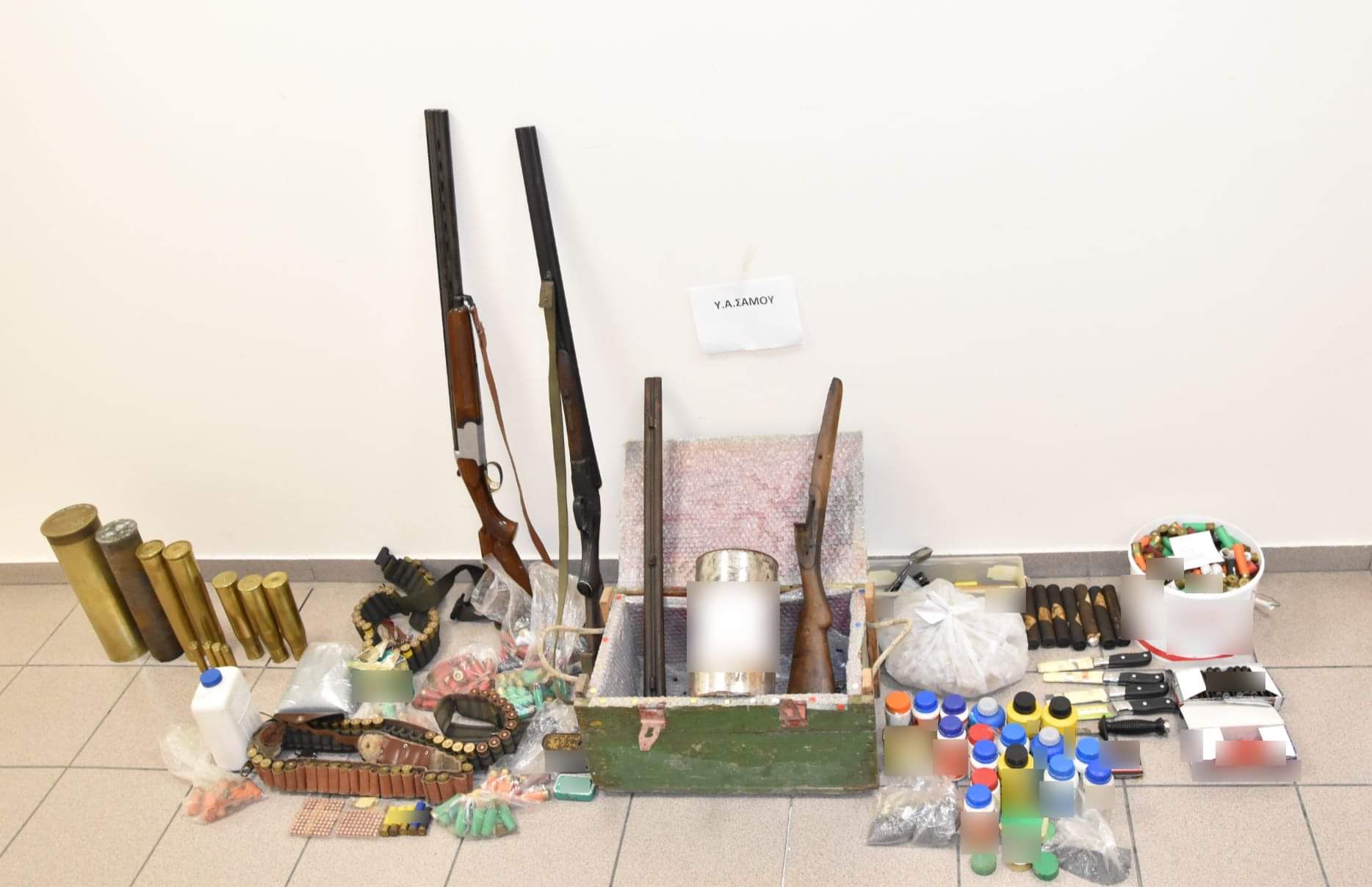 Σύλληψη για κατοχή όπλων και βεγγαλικών στη Σάμο