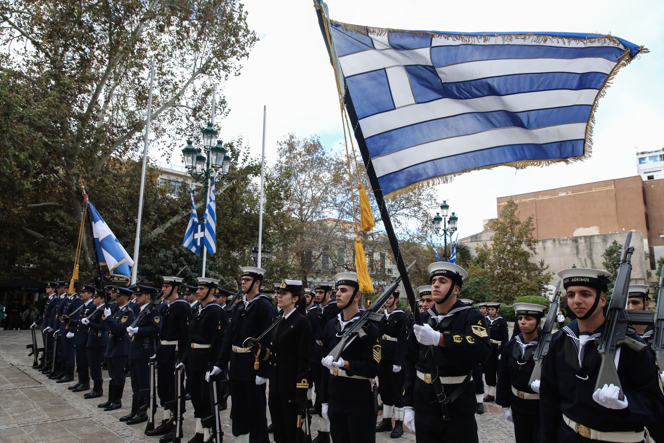 Εκδηλώσεις σε όλη τη χώρα για την ημέρα των Ενόπλων Δυνάμεων – Τα μηνύματα της πολιτικής και στρατιωτικής ηγεσίας (video)