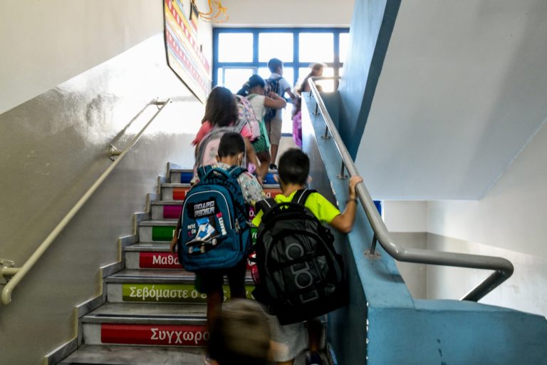 Υπουργείο Εργασίας: Διευκρινιστική εγκύκλιος για την άδεια μονογονεϊκών οικογενειών