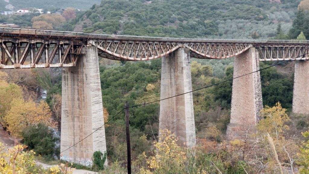 Ογδόντα δύο χρόνια από την ανατίναξη της Γέφυρας του Γοργοποτάμου – Χρ. Σταϊκούρας: Υπήρξε κορυφαία πράξη της ενωμένης εθνικής αντίστασης