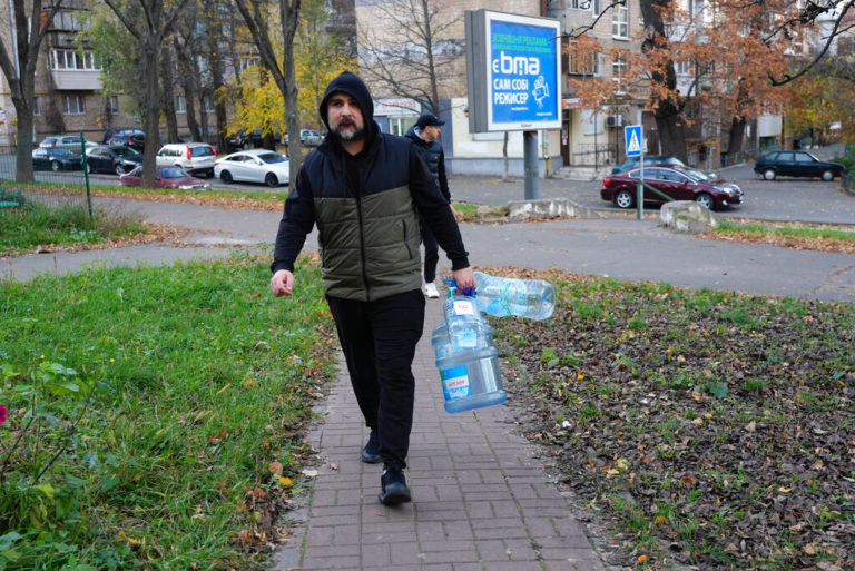 Χωρίς νερό και ρεύμα την 251η ημέρα της ρωσικής εισβολής στην Ουκρανία – Τι μεταδίδει ο ανταποκριτής της ΕΡΤ (video)