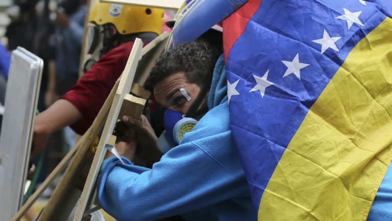 Έναρξη διαπραγματεύσεων κυβέρνησης – αντιπολίτευσης στη Βενεζουέλα μετά από ένα χρόνο