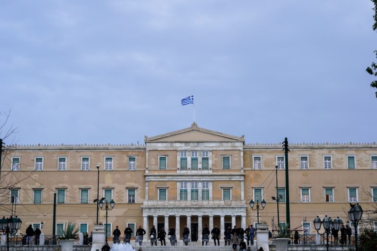 Βουλή: Υπερψηφίστηκε το νομοσχέδιο για την κυβερνοασφάλεια