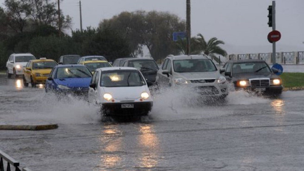 Διακοπή κυκλοφορίας λόγω της έντονης βροχόπτωσης στα παράλια της Λάρισας και την οδό Καρδίτσης