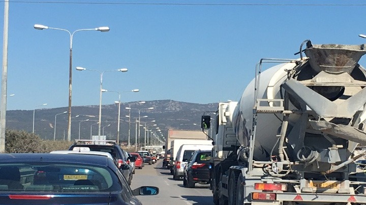 Θεσσαλονίκη: Καραμπόλα με πέντε οχήματα στην περιφερειακή οδό
