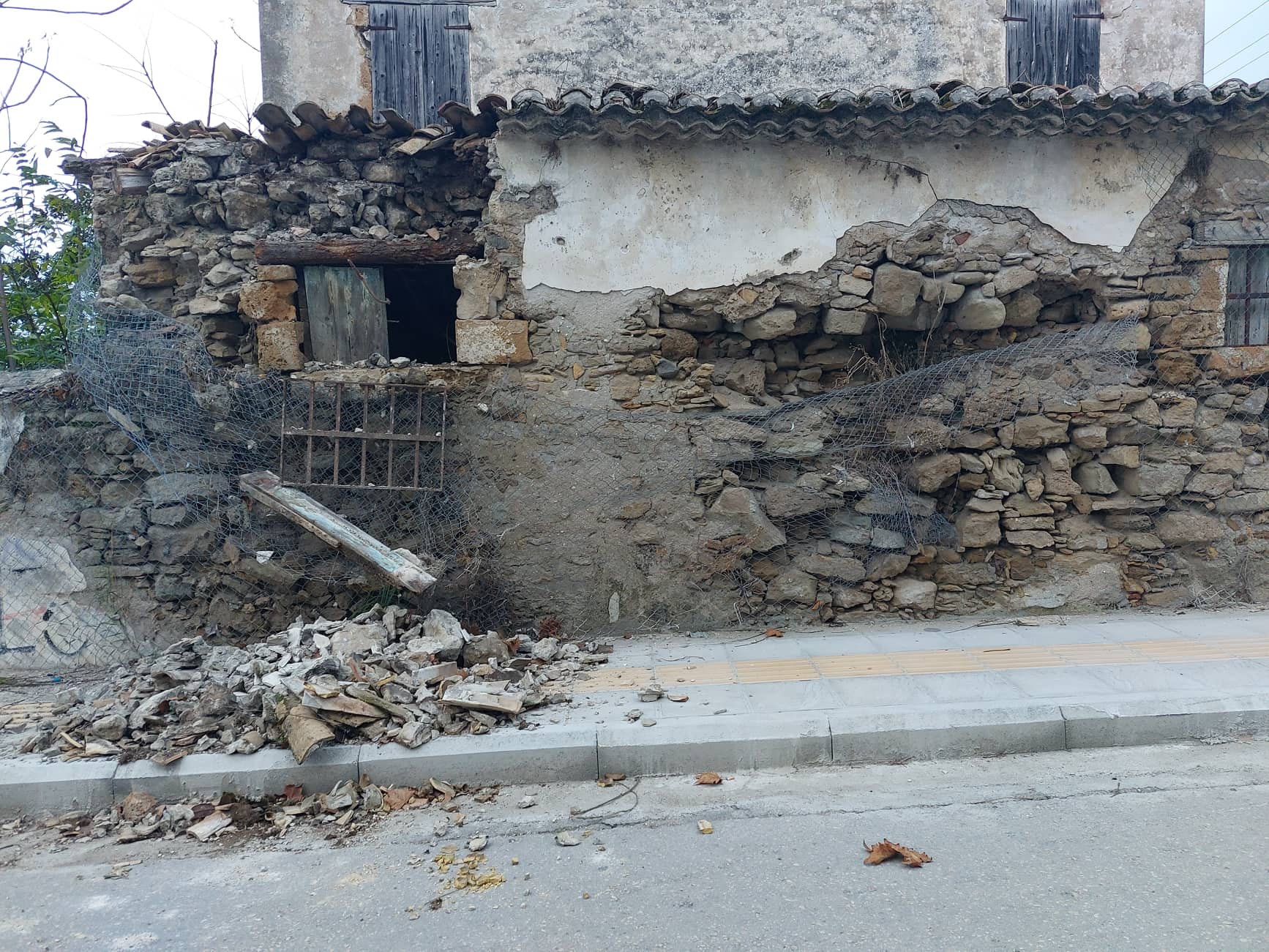 Ζάκυνθος: Κατέρρευσε τμήμα κτηρίου κοντά στα ΤΕΙ