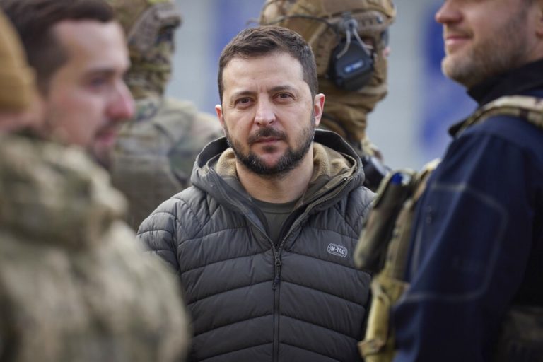 Πόλεμος στην Ουκρανία: Διατηρούμε υπό έλεγχο όλα τα μέτωπα, δηλώνει ο Ζελένσκι