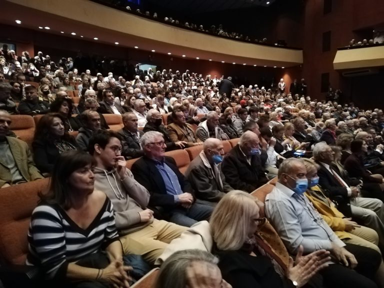 Κέρκυρα: Σε κατάμεστο θέατρο μίλησαν Μπακογιάννη – Καιρίδης στην εκδήλωση του Σ. Γκίκα