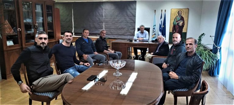 Ο δήμος Κορινθίων και η δευτεραθλήτρια Ευρώπης του 1998 θα τιμήσουν τον προπονητή ποδοσφαίρου Γιάννη Κόλλια