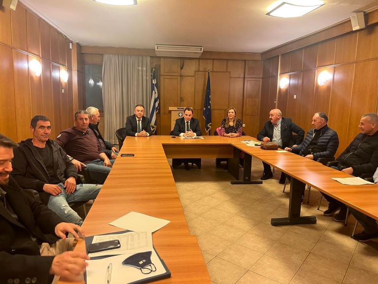 Στον υπουργό Αγροτικής Ανάπτυξης οι αγελαδοτρόφοι – Σύσκεψη με τη συμμετοχή των βουλευτών Στ. Μπίζιου, Χρ. Κέλλα