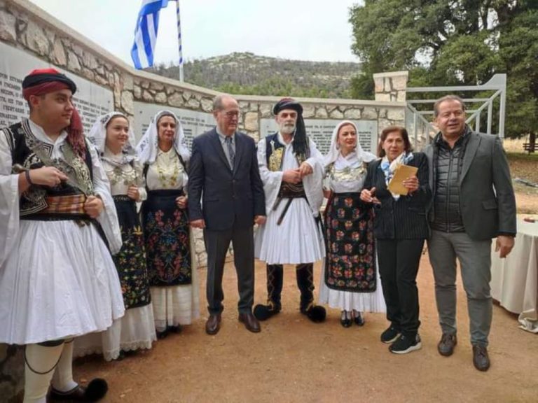Μνημείο αγωνιστών της Επανάστασης του 1821 στο Ρυτό Κορινθίας