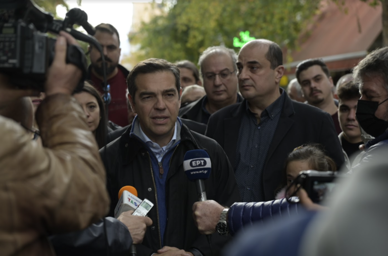 Α. Τσίπρας: Οι πολίτες υποφέρουν, η δημοκρατία υπονομεύεται