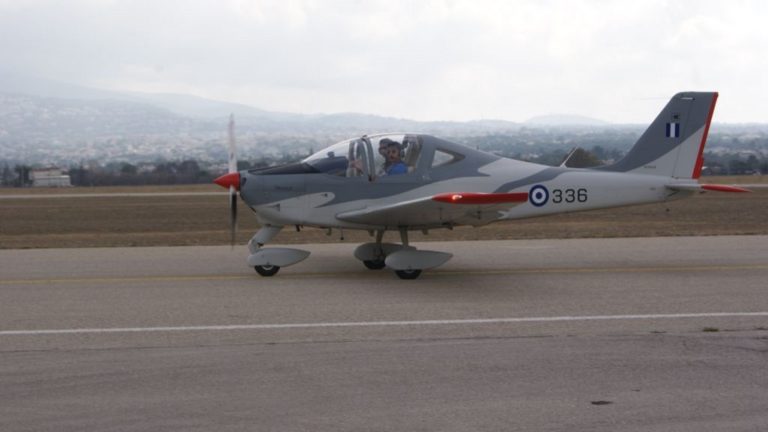 Μαθητές και μαθήτριες πέταξαν με τα εκπαιδευτικά αεροσκάφη της Πολεμικής Αεροπορίας