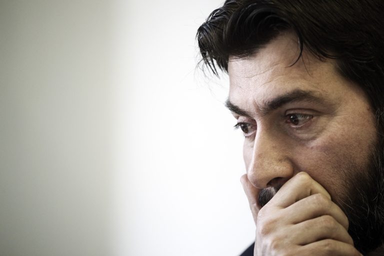 Ελεύθερος με περιοριστικούς όρους ο πατέρας Αντώνιος – Είναι ψευδείς οι καταγγελίες, δήλωσε