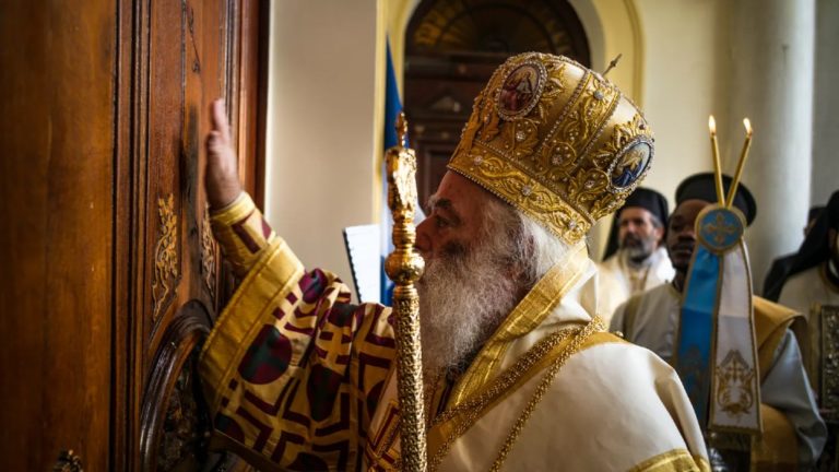 Μετά από 55 χρόνια άνοιξαν και πάλι οι πύλες του ναού της Αγίας Αικατερίνης στο Σουέζ