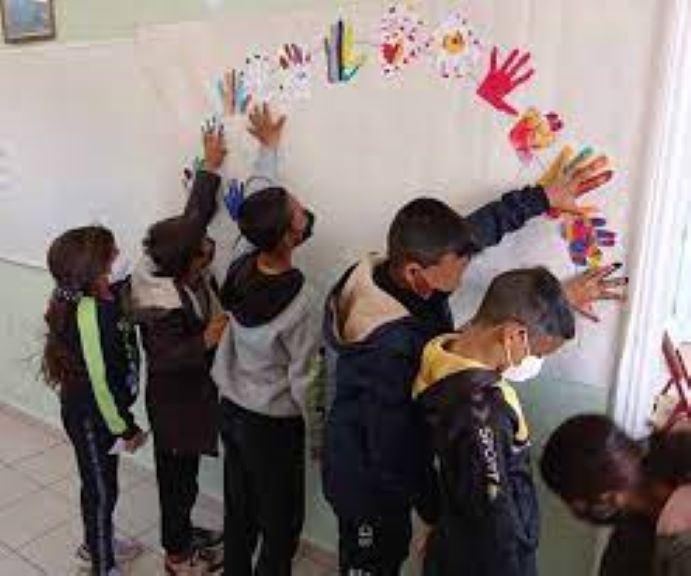 Καλωσόρισαν τους μαθητές Ρομά στις νέες σχολικές μονάδες