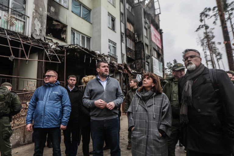 Στην Ουκρανία η ΠτΔ: Δάκρυσε η Κατερίνα Σακελλαροπούλου από τα δεινά του πολέμου (εικόνες)