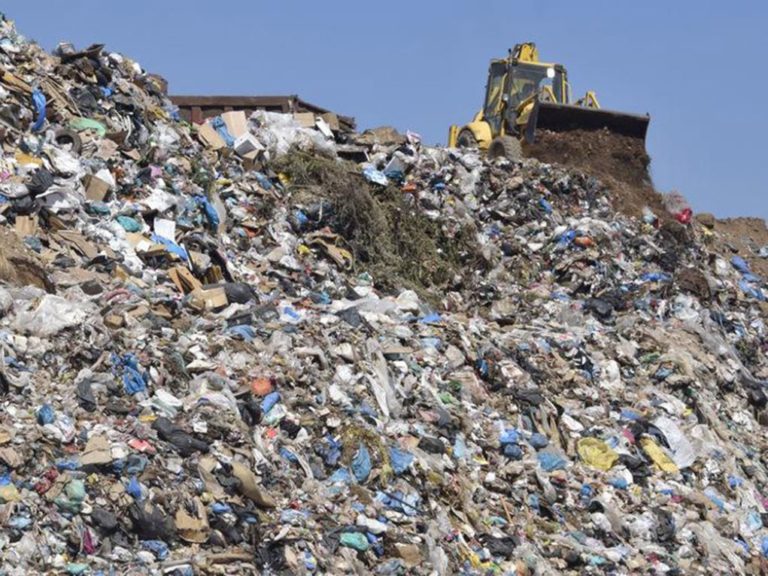 Ενημέρωση από τον Υπουργό ζητά η Περιφέρεια Πελοποννήσου για την αποκατάσταση των χωματερών της Τρίπολης