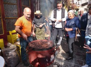 Λέσβος: Κοσμοσυρροή στη Γιορτή Κάστανου στην Αγιάσο (βίντεο)