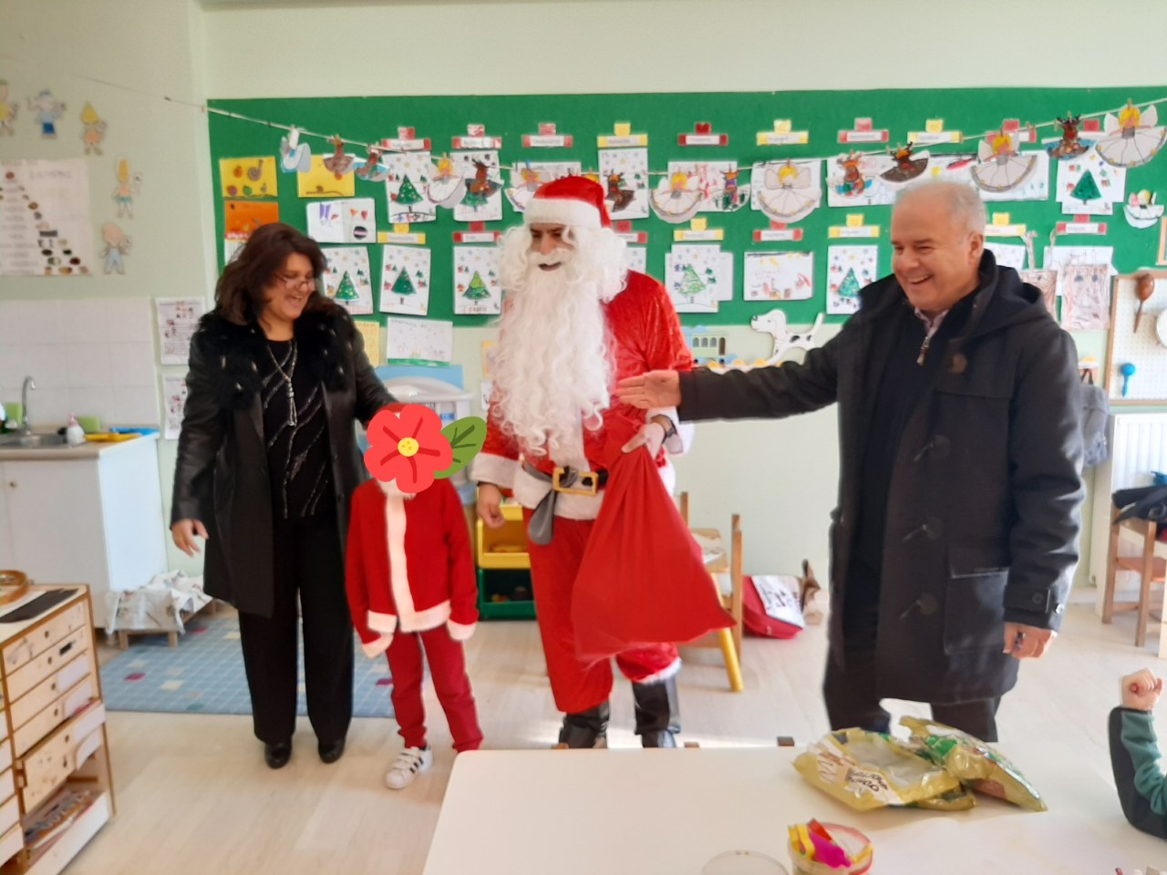 Ο Αη Βασίλης μοίρασε δώρα σε παιδιά του Δήμου Τεμπών