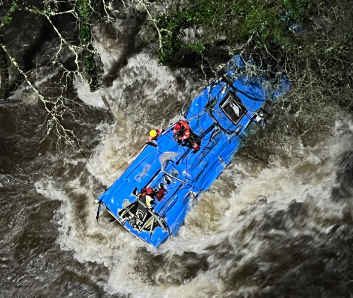 Ισπανία: Έβδομος νεκρός από την πτώση λεωφορείου σε ποτάμι