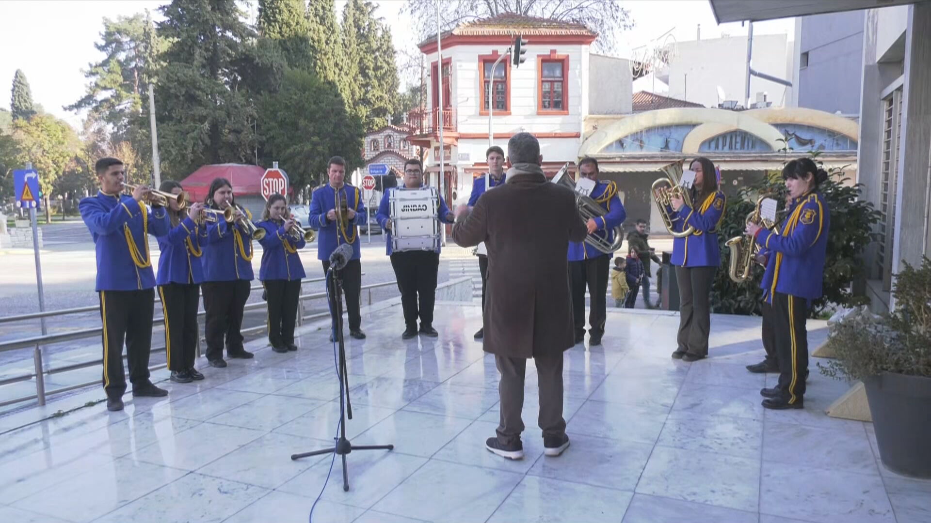 Τα πρωτοχρονιάτικα κάλαντα από τη μουσική μπάντα του Δήμου Κομοτηνής στην ΕΡΤ