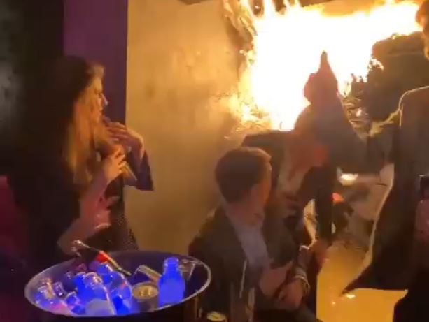 Λονδίνο: Πυρκαγιά σε πολυτελές εστιατόριο με εκατοντάδες πελάτες – Απομακρύνθηκαν με ασφάλεια (video)