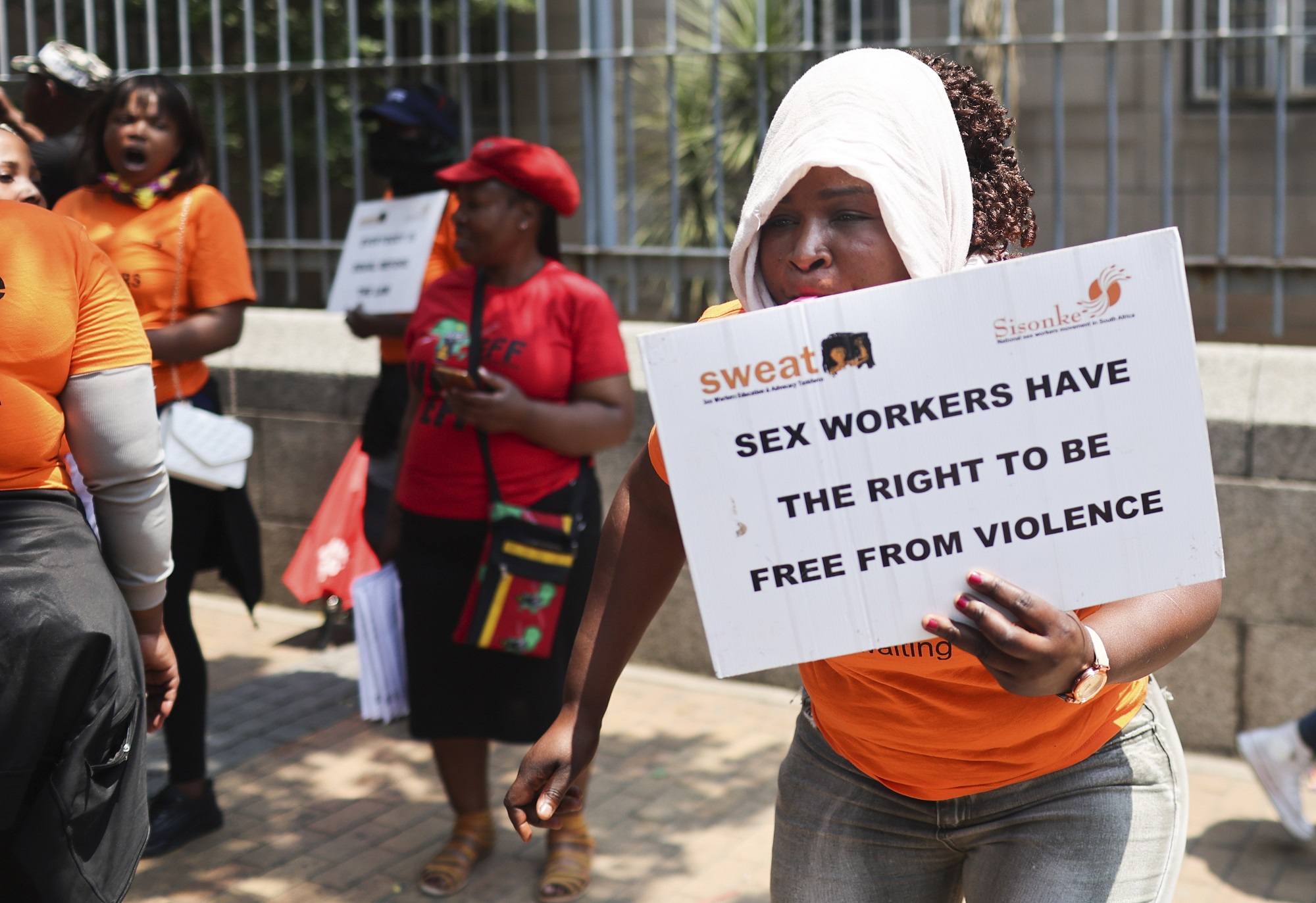 N. Aφρική: Αποποινικοποίηση της πορνείας για καταπολέμηση της βίας κατά γυναικών