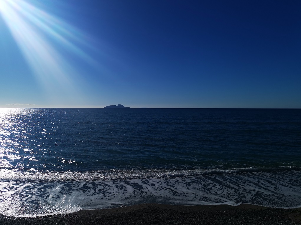 Κρήτη: Συνεχίζεται η παρατεταμένη καλοκαιρία και εν όψει Πρωτοχρονιάς – Μικρή πτώση στις μέγιστες θερμοκρασίες