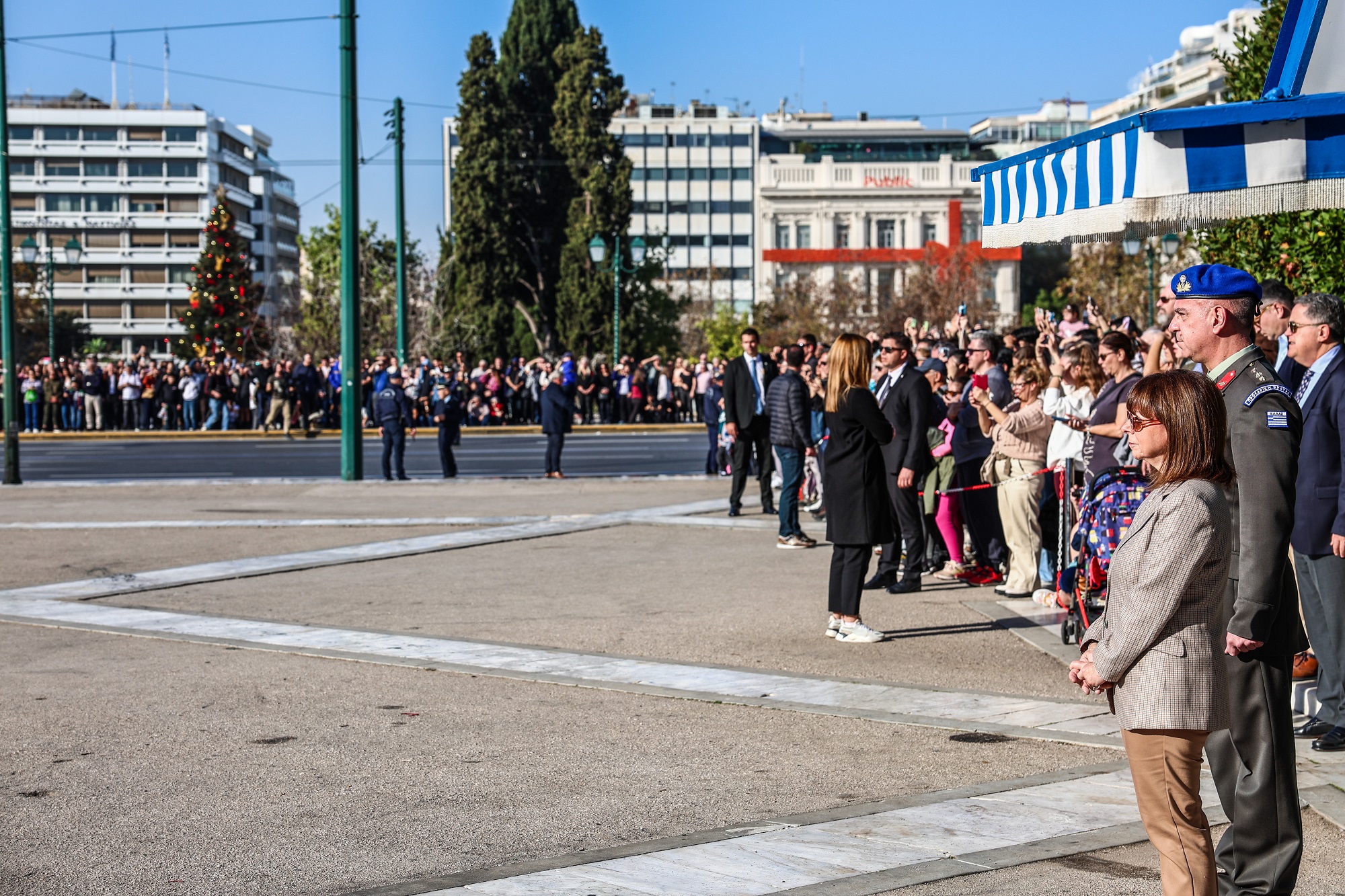 Η ΠτΔ στην τελετή αλλαγής Φρουράς στο Μνημείο του Άγνωστου Στρατιώτη