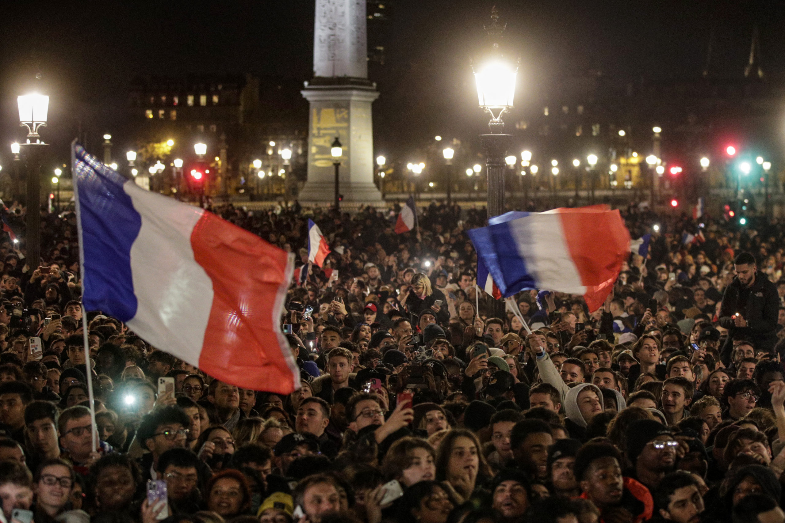 Γαλλία: 50.000 χειροκρότησαν τους «Μπλέ» στην Place de la Concorde (φωτογραφίες)