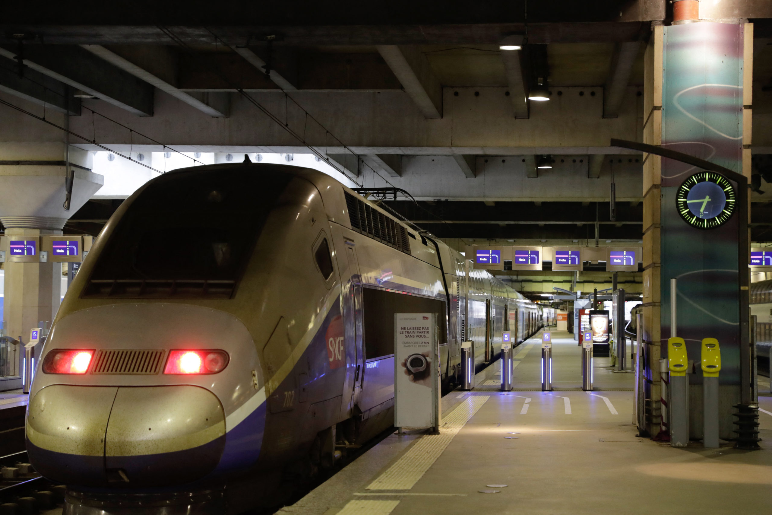 Γαλλία: Ανακούφιση από τη συμφωνία με τα συνδικάτα των σιδηροδρόμων – Ομαλοποιείται η κατάσταση την Πρωτοχρονιά