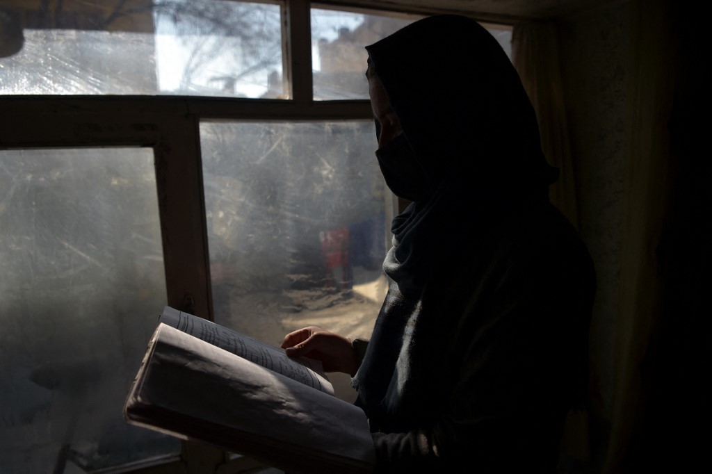 Στο Αφγανιστάν των Ταλιμπάν διέλυσαν με αύρες νερού διαδήλωση γυναικών