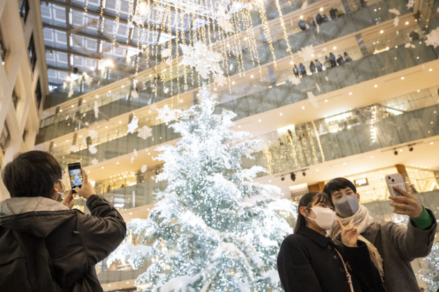 Χριστούγεννα ανά τον κόσμο: Από την Ουκρανία στην Ινδία και από το Ιράκ στην Ιαπωνία (φωτογραφίες)