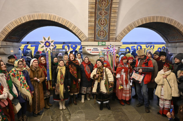 Χριστούγεννα ανά τον κόσμο: Από την Ουκρανία στην Ινδία και από το Ιράκ στην Ιαπωνία (φωτογραφίες)