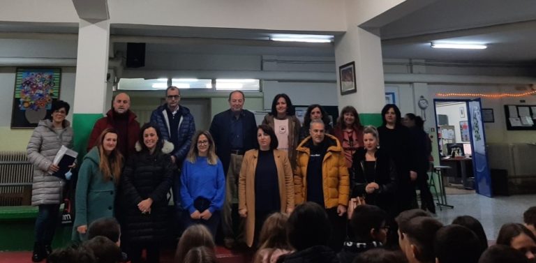 Προσφορά τροφίμων από το 22ο Δημοτικό στο Κοινωνικό Παντοπωλείο του δήμου Λαρισαίων