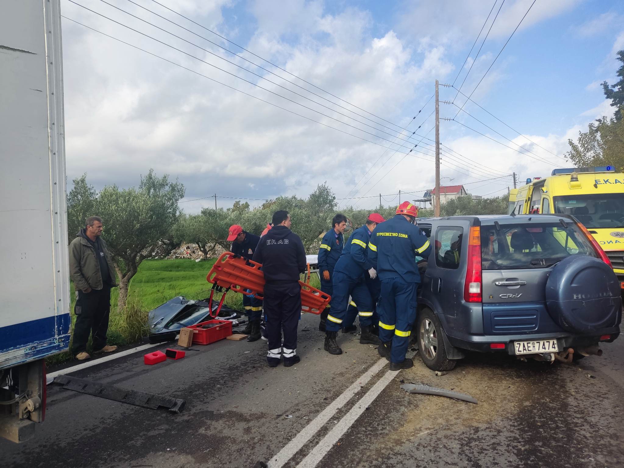 Ζάκυνθος: Νεκρός 84χρονος σε πλαγιομετωπική με φορτηγό (photos)