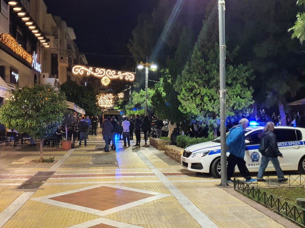 مقهى نيا سميرني - قتيلان من أصل ألباني وجرحان هما حصيلة الهجوم على مقهى في ساحة نيا سميرني