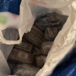 Εξαρθρώθηκε σπείρα που εισήγαγε ναρκωτικά μέσα σε κιβώτια με απορρυπαντικά – Ανάμεσα στους συλληφθέντες ζευγάρι Ελλήνων εκπαιδευτικών