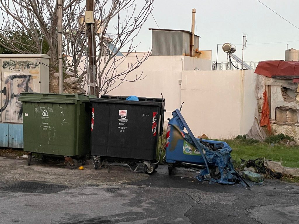 Λέσβος: Φωτιά σε κάδους σκουπιδιών στην Επάνω Σκάλα – Συνελήφθη ο δράστης