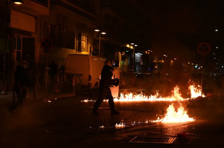 Θεσσαλονίκη: 16 προσαγωγές και δύο τραυματίες αστυνομικοί στα επεισόδια