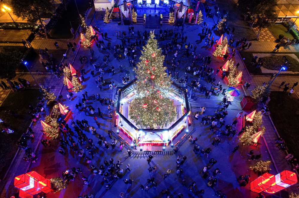 Ανάβουν τα χριστουγεννιάτικα δέντρα στις δημοτικές κοινότητες του δήμου Θεσσαλονίκης