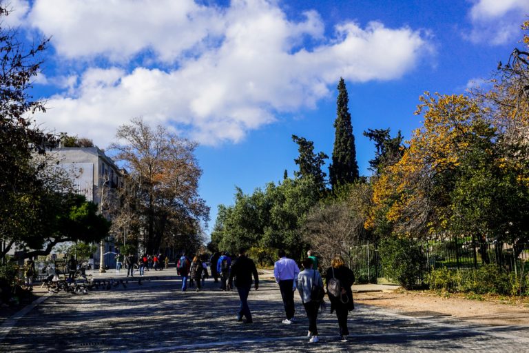 Με «γλυκό» καιρό σήμερα αλλά και η αρχή του έτους (video) - ertnews.gr