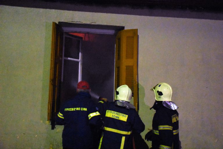 Πυρκαγιά σε κτήριο στο κέντρο της Αθήνας – Επί ποδός η Πυροσβεστική