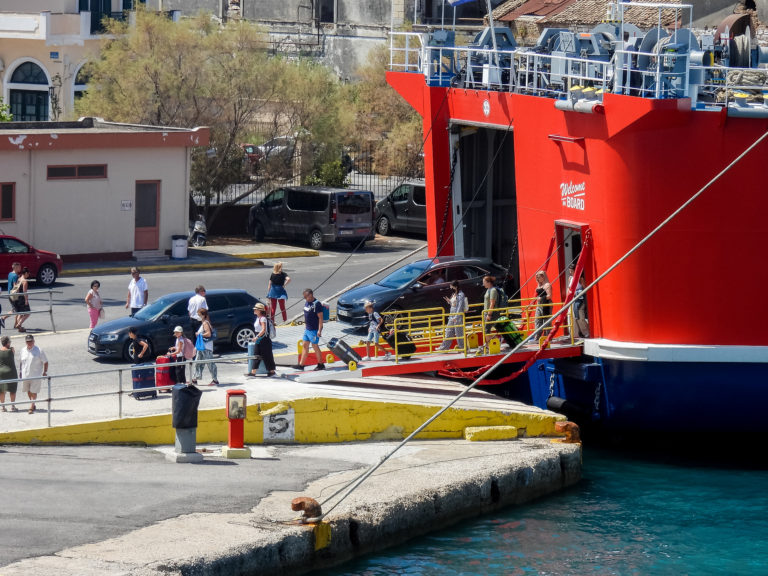 Εκπτώσεις στα ακτοπλοϊκά αναπληρωτών εκπαιδευτικών: Οι εταιρείες που προσφέρουν μειωμένες τιμές